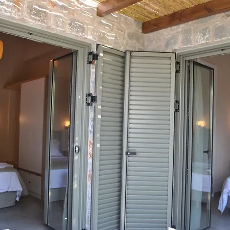 Petras Gi - Stone Aparthotel