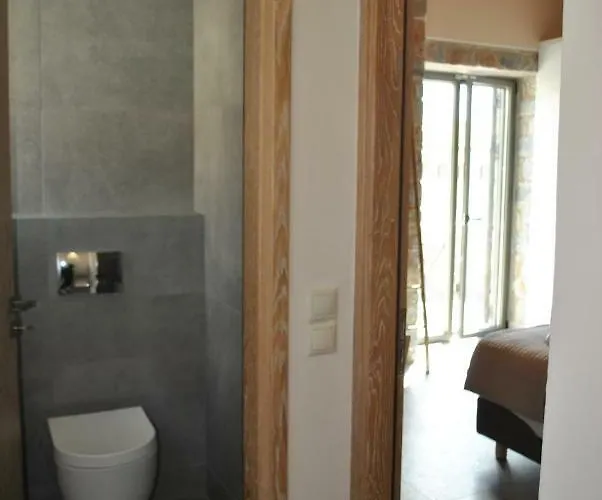 Petras Gi - Stone Stoupa